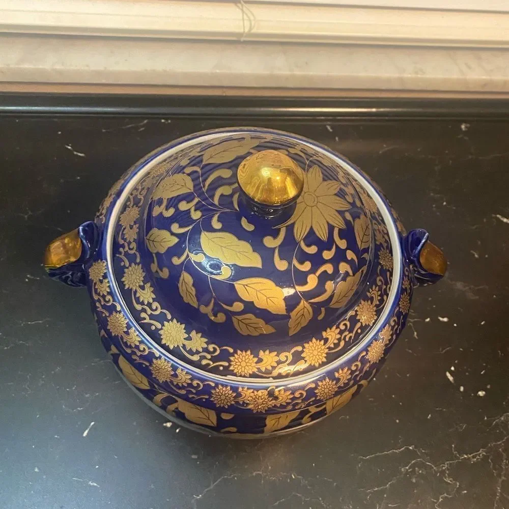 Vintage oriental vase with lid